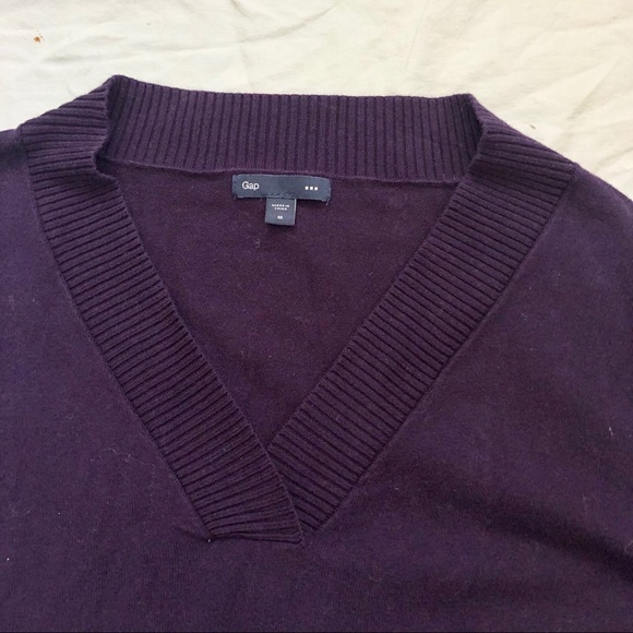 Gap V-Neck Sweater - Picture 4 of 6
